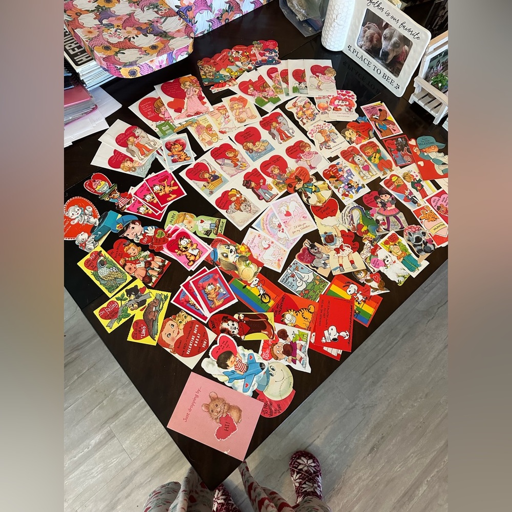 Huge lot vintage valentines !!!